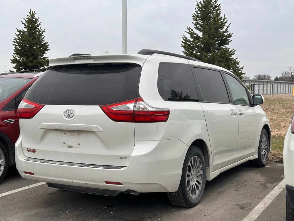 Used 2018 Toyota Sienna XLE w/ Carpet Mat Package FWD image 4