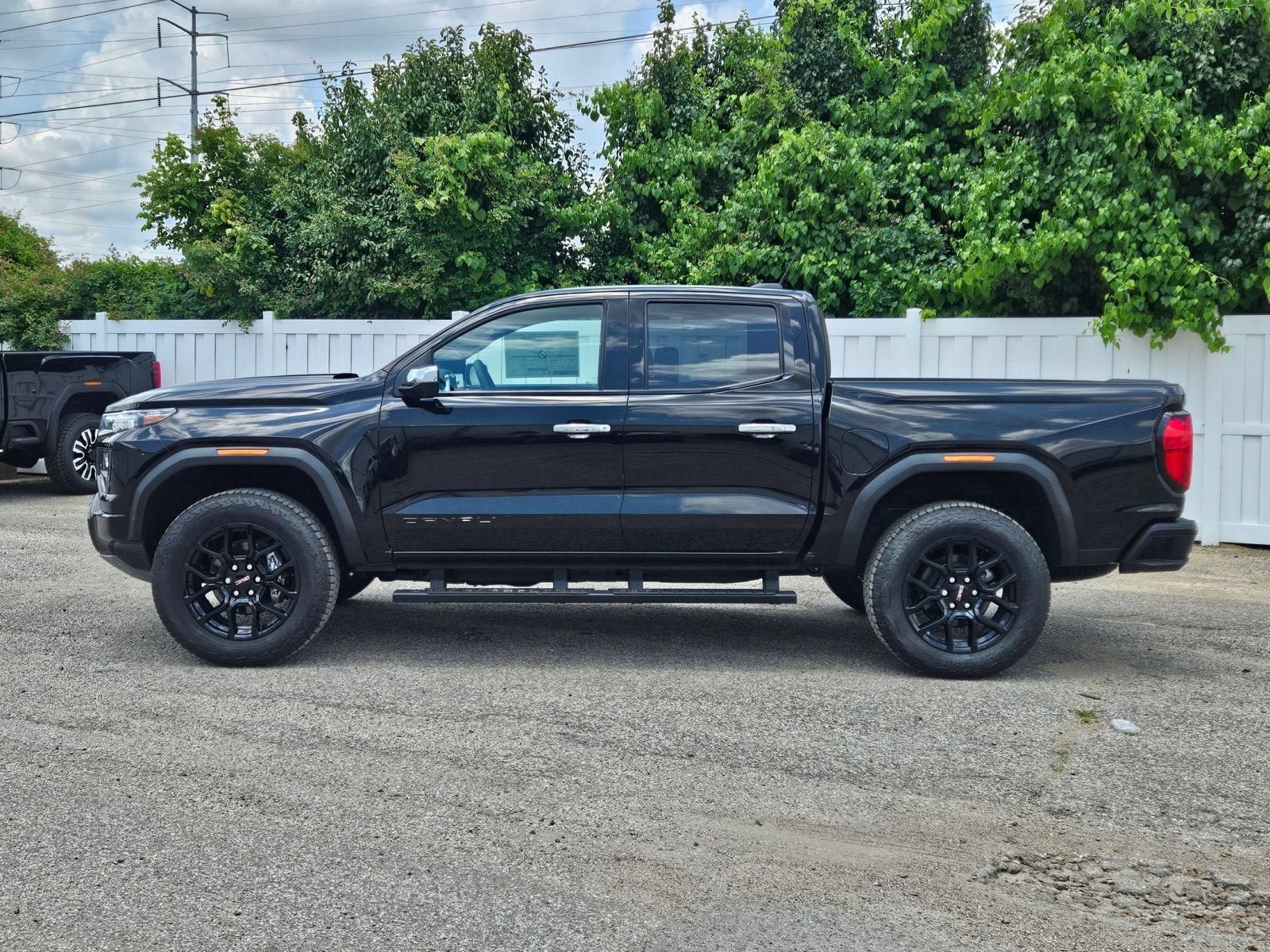 New 2026 GMC Canyon Denali w/ LPO, Denali Black Edition AWD/4WD image 2