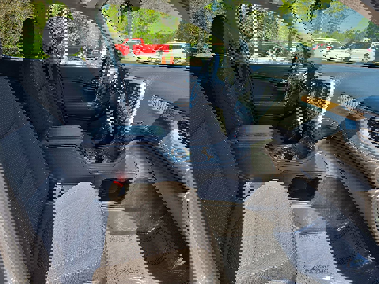 Used 2023 GMC Acadia SLE w/ Driver Convenience Package image 10