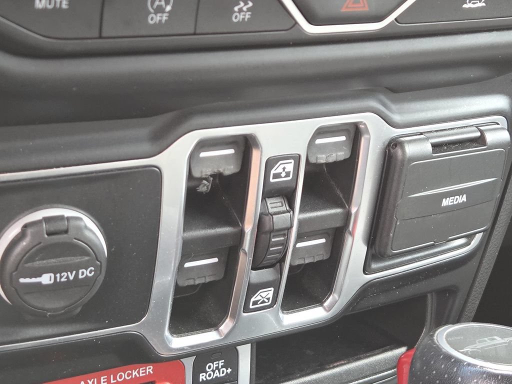 Used 2022 Jeep Gladiator Mojave w/ Cold Weather Group AWD/4WD image 28