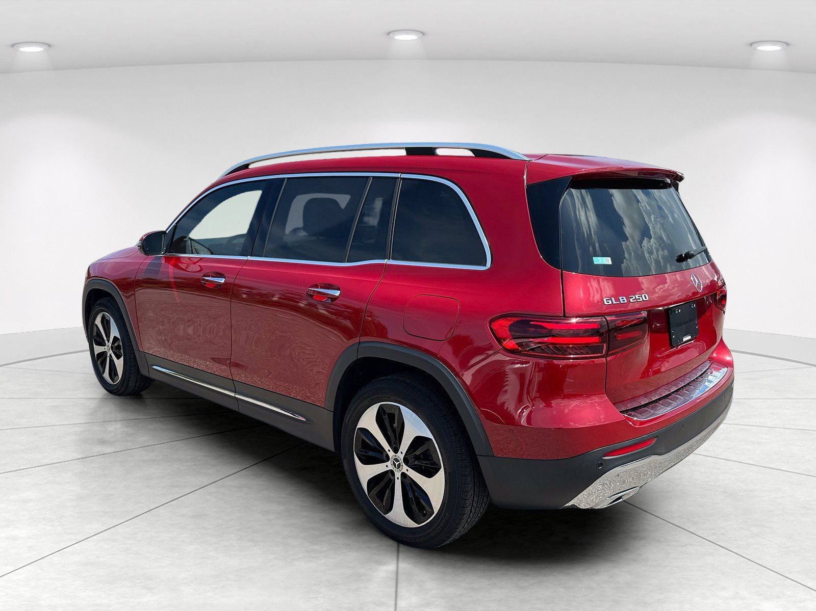 Used 2024 Mercedes-Benz GLB 250 image 5