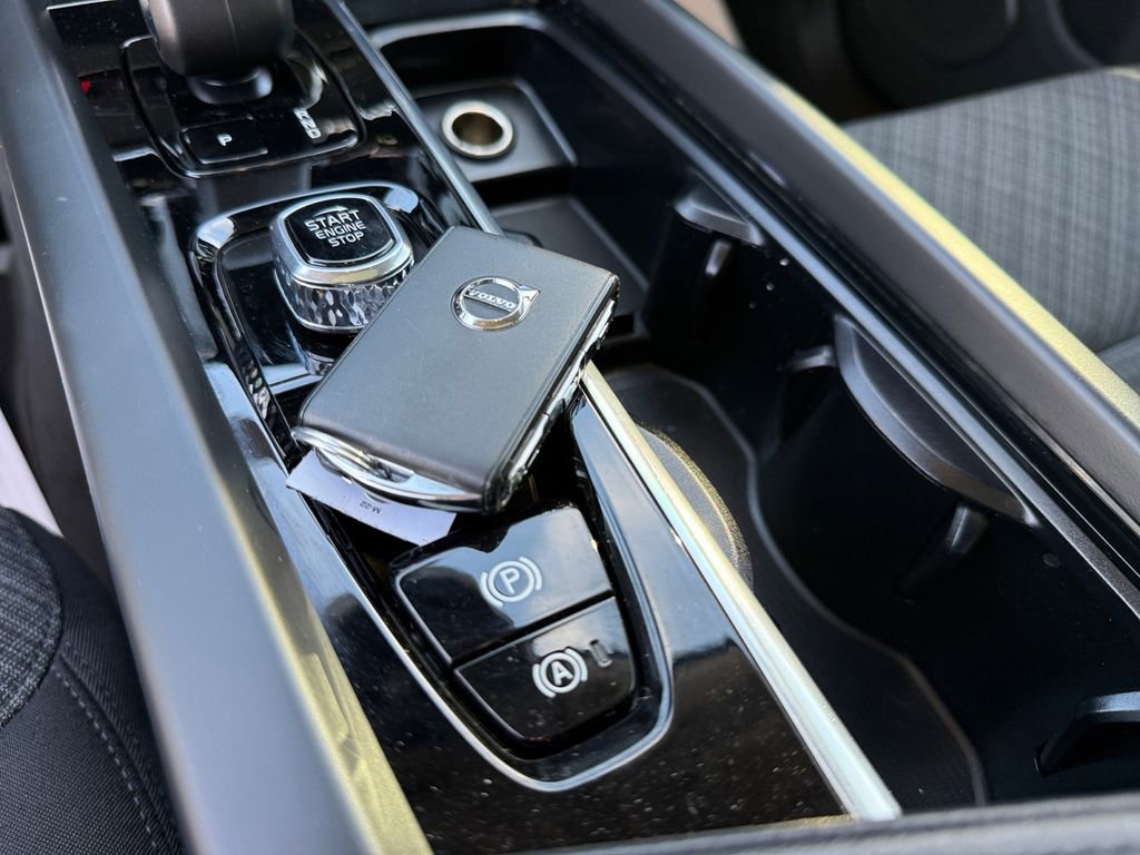 Used 2024 Volvo XC60 B5 Core w/ Protection Package Premier image 30