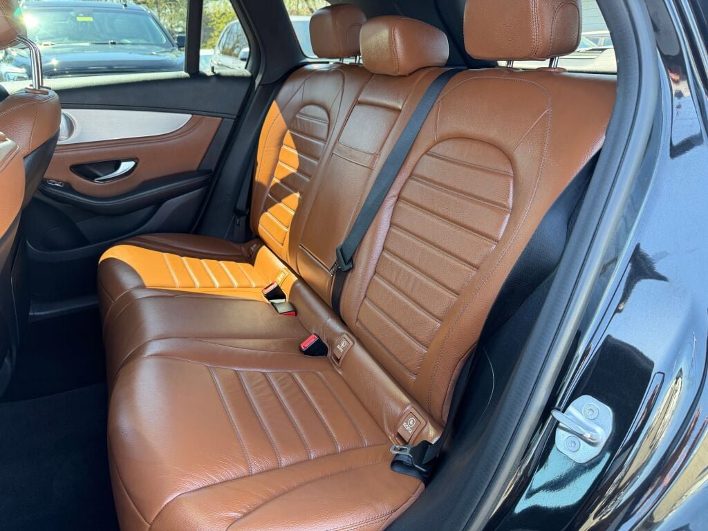 Used 2019 Mercedes-Benz GLC 43 AMG 4MATIC image 23