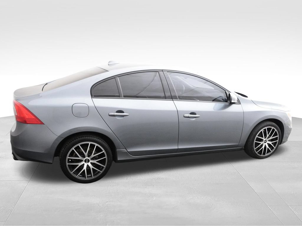 Used 2018 Volvo S60 T5 Dynamic w/ Vision Package AWD/4WD image 4