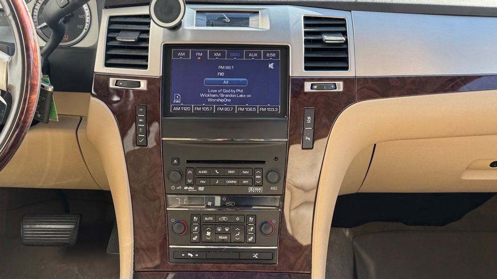 Used 2014 Cadillac Escalade ESV Luxury AWD/4WD image 16