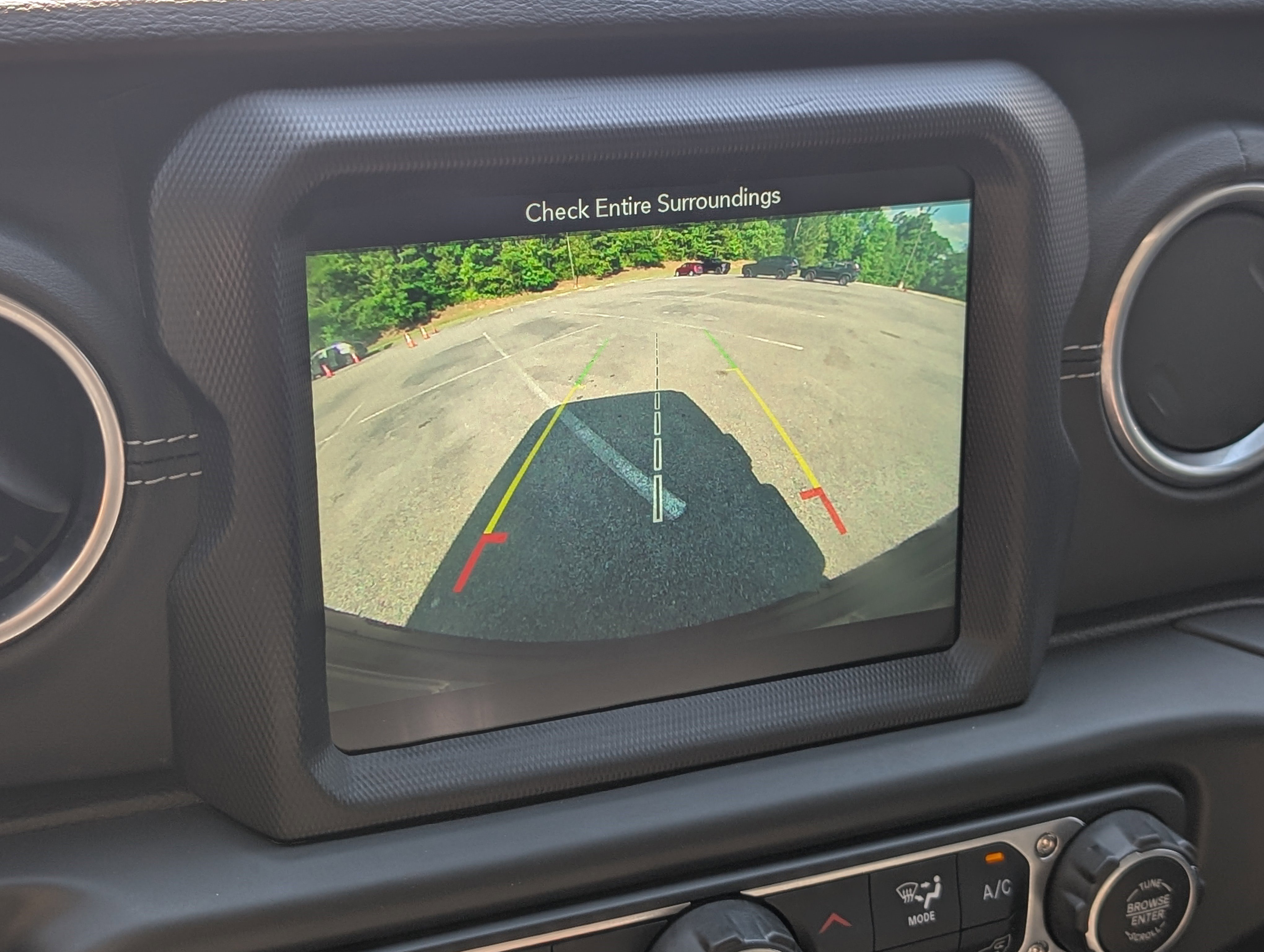 Used 2018 Jeep Wrangler Unlimited Sahara AWD/4WD image 27