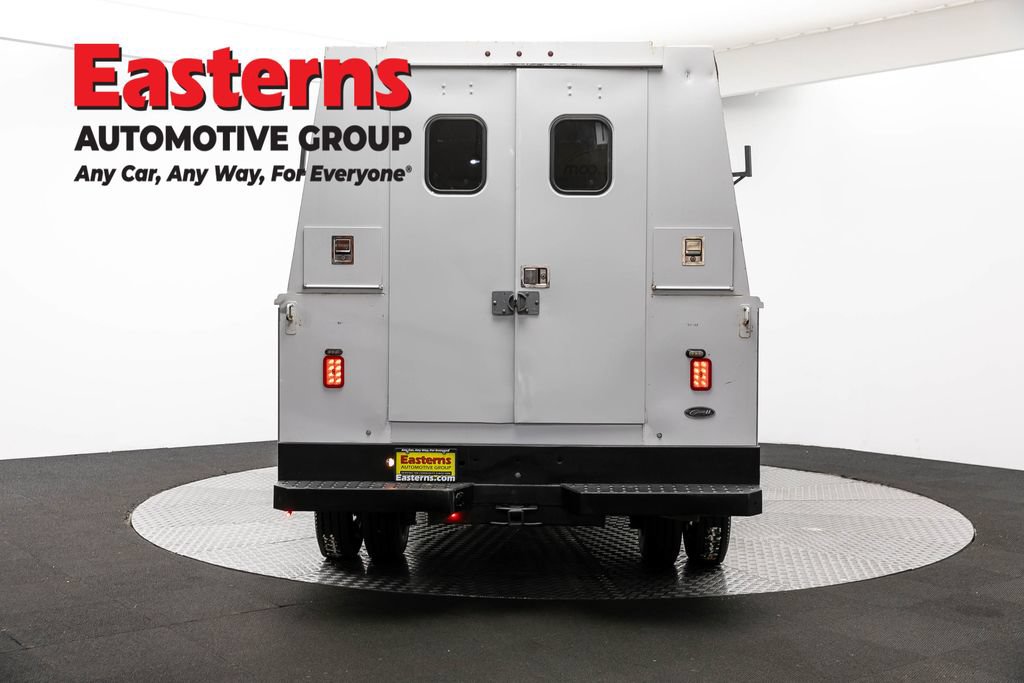 Used 2017 Ford F550 2WD Regular Cab Super Duty image 6