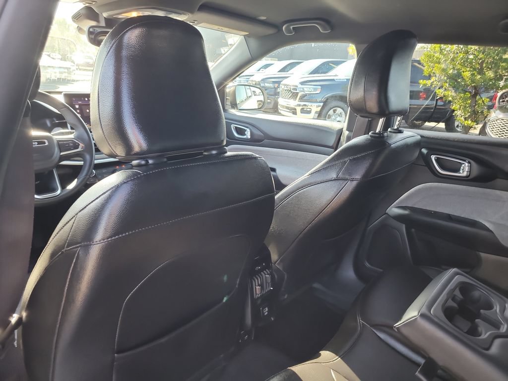 Used 2024 Jeep Compass Latitude AWD/4WD image 12