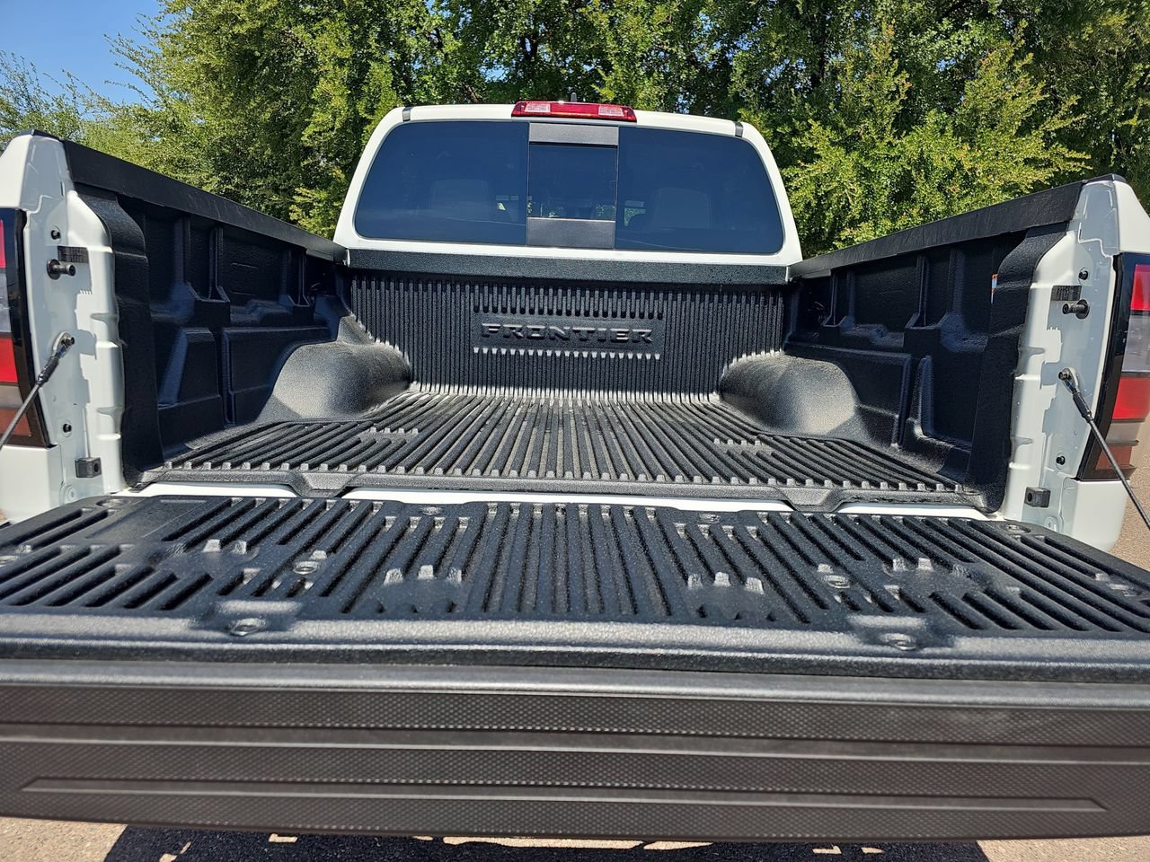 New 2026 Nissan Frontier SV w/ SV Convenience Package AWD/4WD image 12