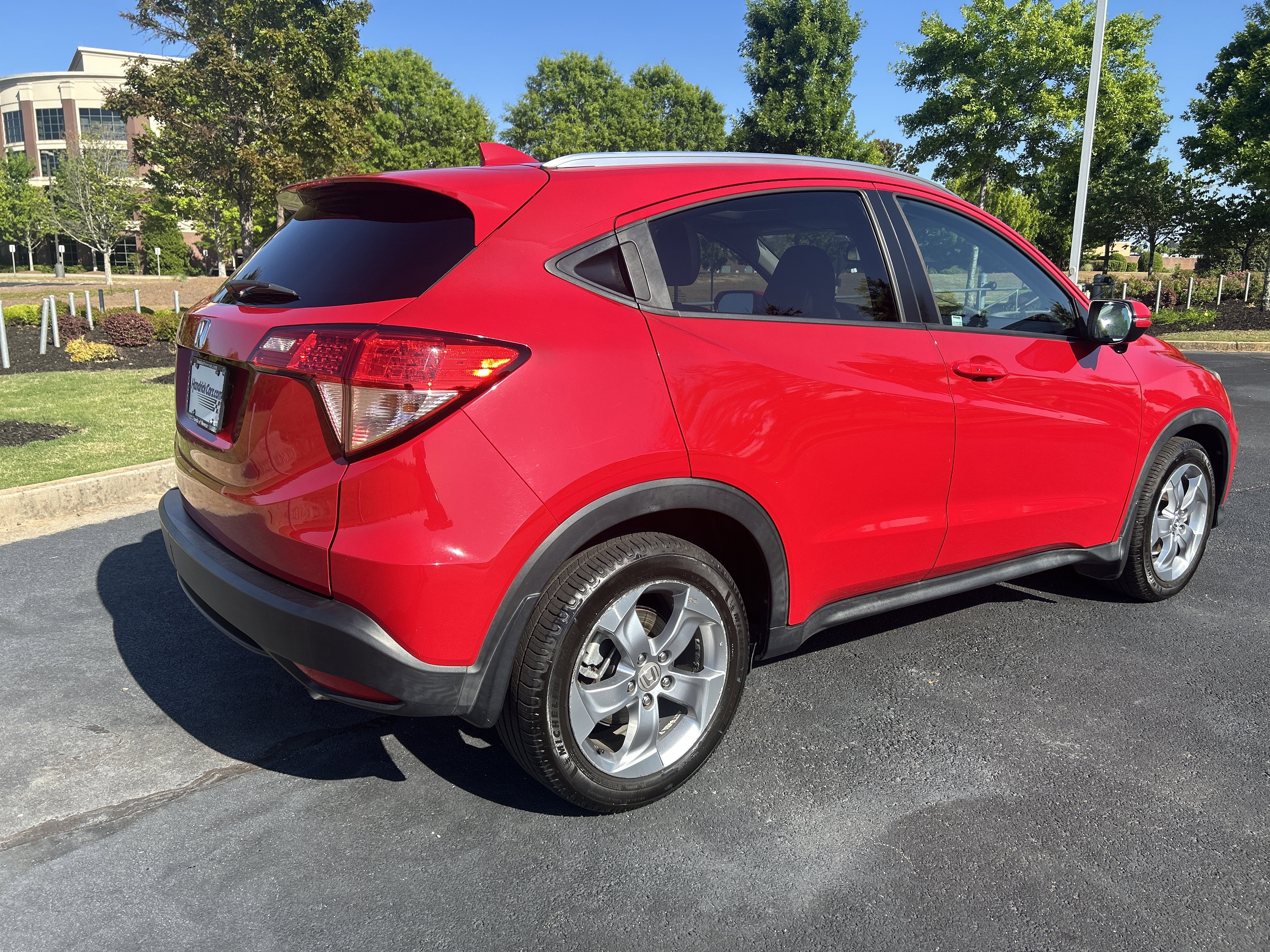 Used 2017 Honda HR-V EX-L image 9