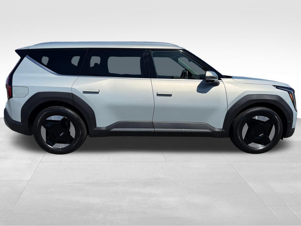 New 2026 Kia EV9 Wind AWD/4WD image 8