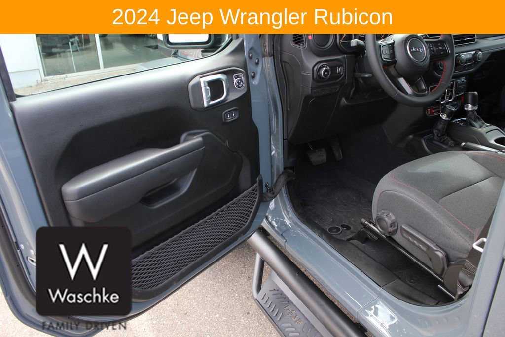 Used 2024 Jeep Wrangler Unlimited Rubicon w/ Convenience Group AWD/4WD image 15