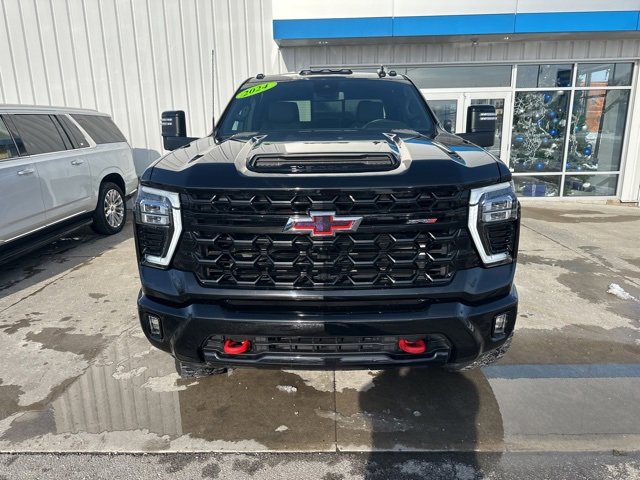 Used 2024 Chevrolet Silverado 2500 ZR2 image 2