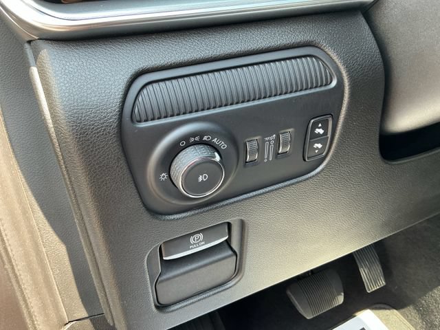 Used 2024 Jeep Wagoneer Series II AWD/4WD image 28