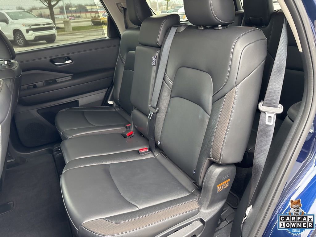 Used 2025 Nissan Pathfinder SL image 45