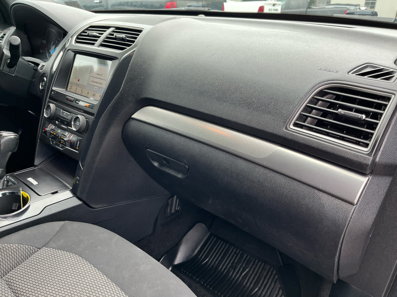 Used 2018 Ford Explorer XLT w/ Equipment Group 201A AWD/4WD image 39