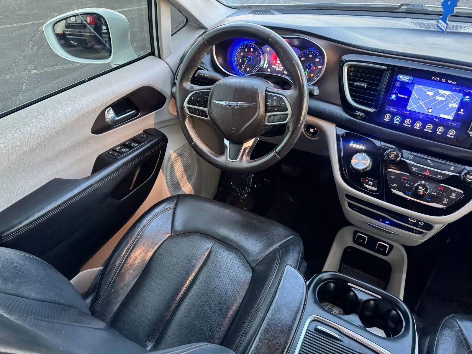 Used 2017 Chrysler Pacifica Touring-L Plus FWD image 37
