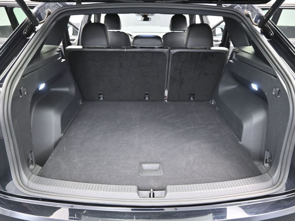 Used 2024 Volkswagen Atlas Cross Sport SE image 39