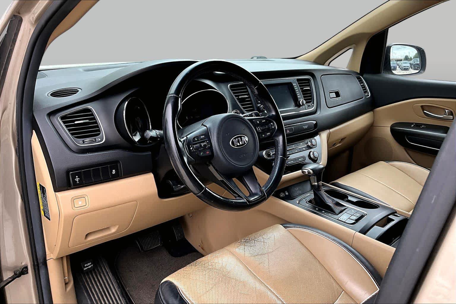 Used 2017 Kia Sedona LX w/ LX Essentials Premium Package FWD image 14