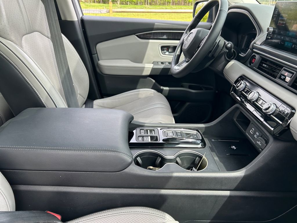 Used 2023 Honda Pilot Elite image 25