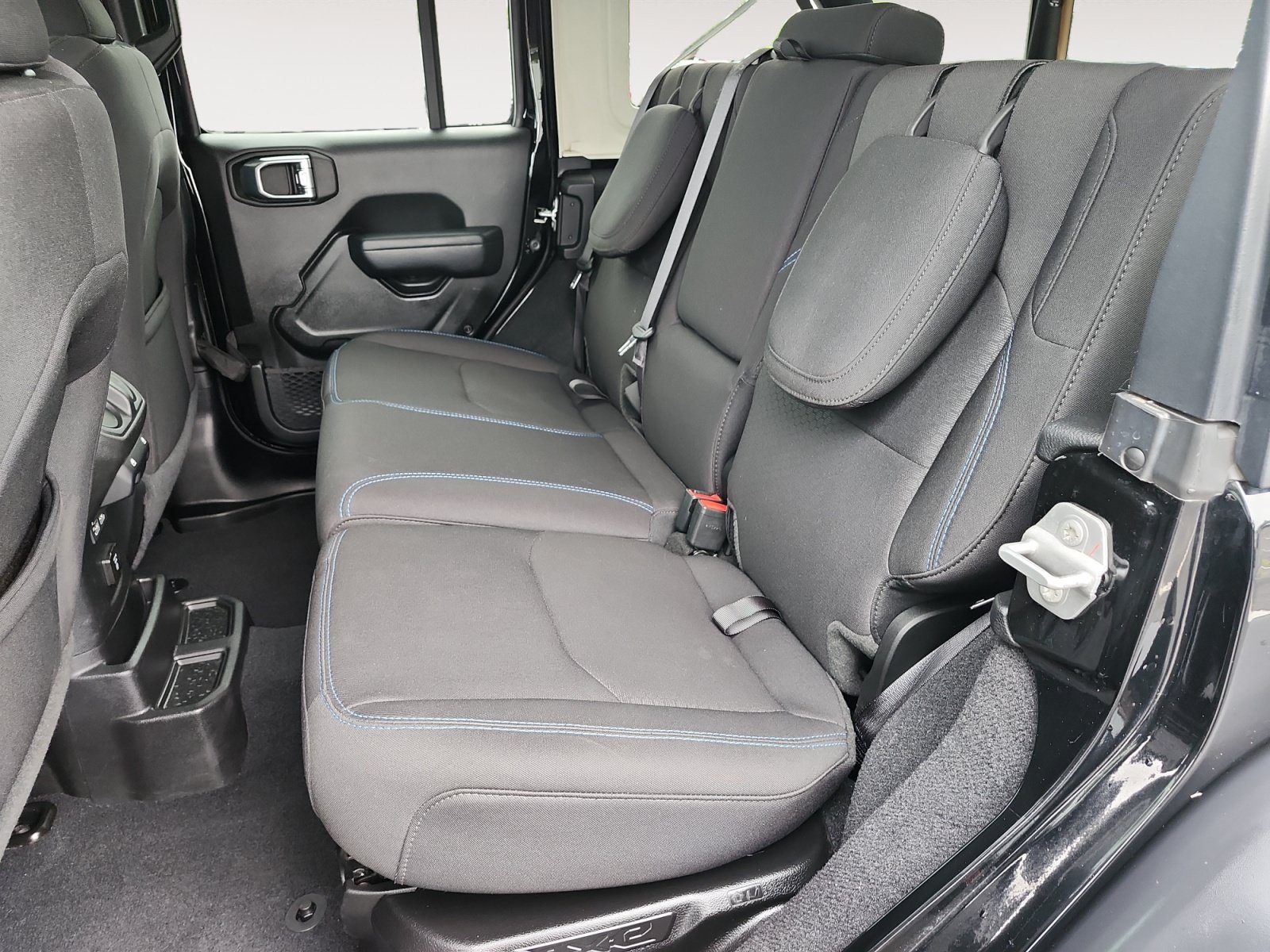 Used 2023 Jeep Wrangler Unlimited Rubicon 4xe w/ Cold Weather Group AWD/4WD image 14