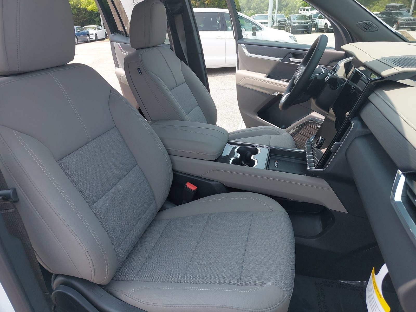 New 2025 GMC Acadia Elevation FWD image 10