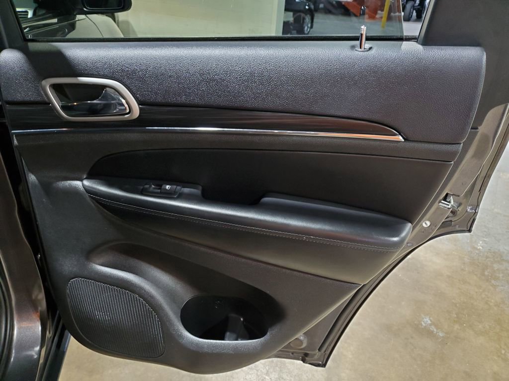 Used 2019 Jeep Grand Cherokee Limited w/ Luxury Group II RWD image 23