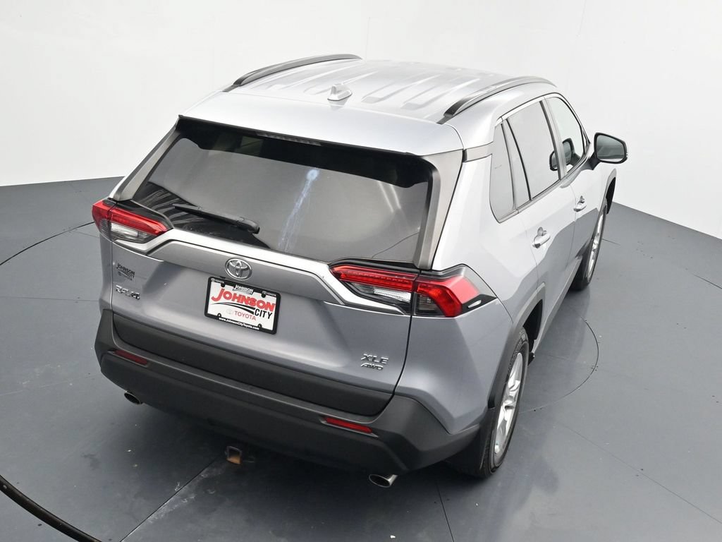 Used 2021 Toyota RAV4 XLE AWD/4WD image 32