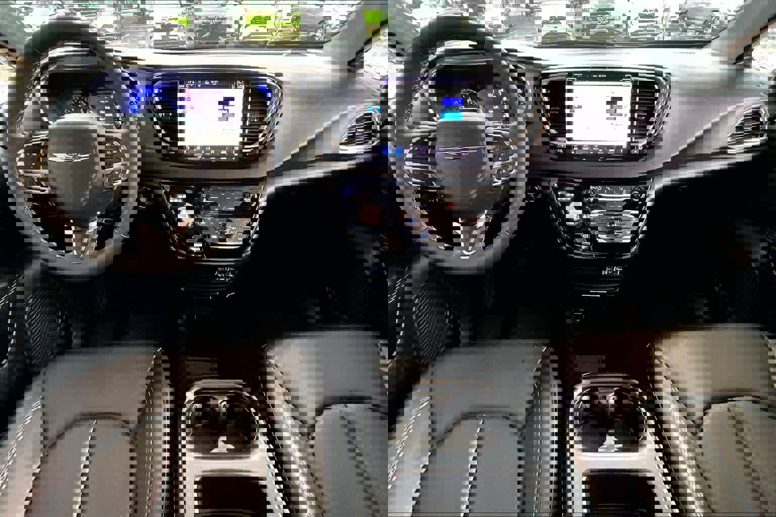 Used 2025 Chrysler Pacifica Select image 13