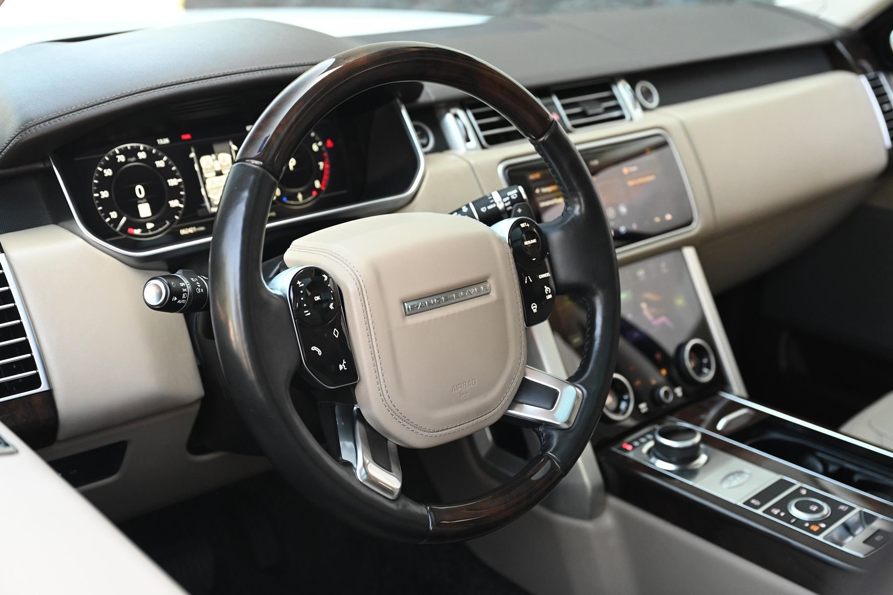 Used 2018 Land Rover Range Rover HSE AWD/4WD image 23