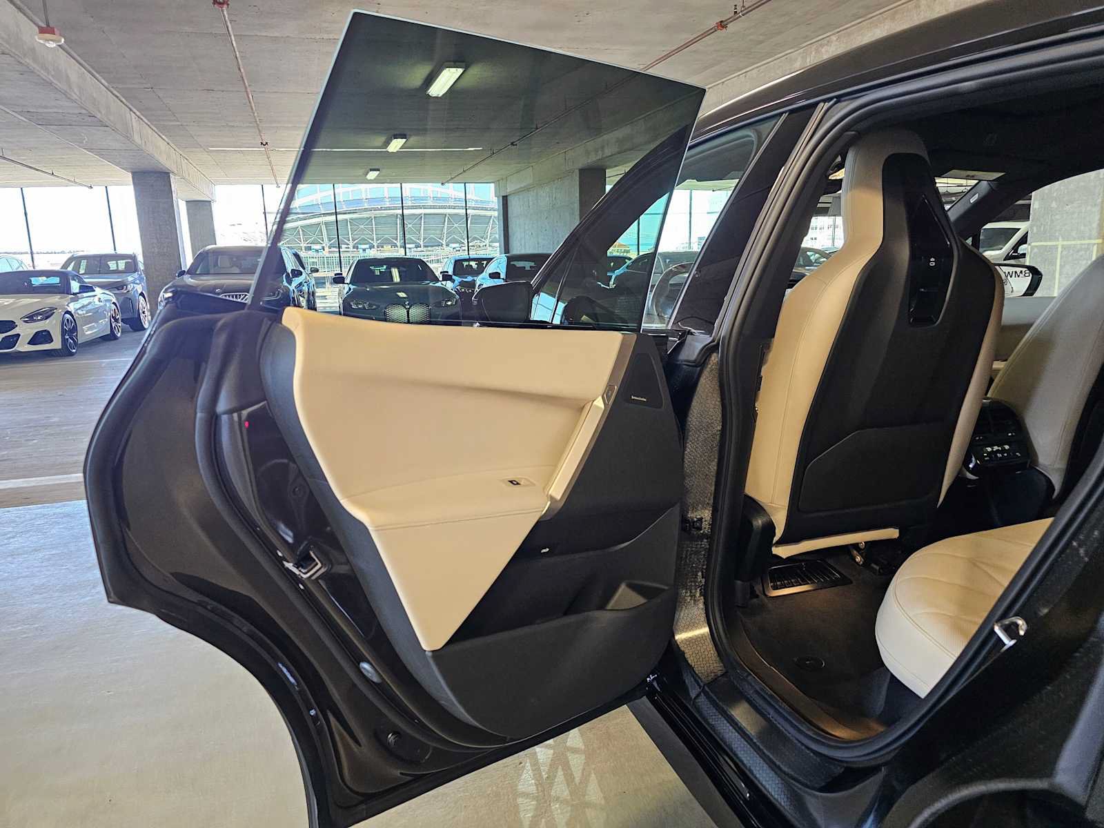 Used 2024 BMW iX xDrive50 w/ Sport Package AWD/4WD image 26