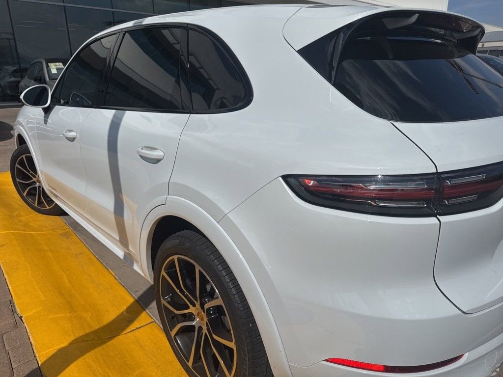 Used 2022 Porsche Cayenne Platinum Edition image 5