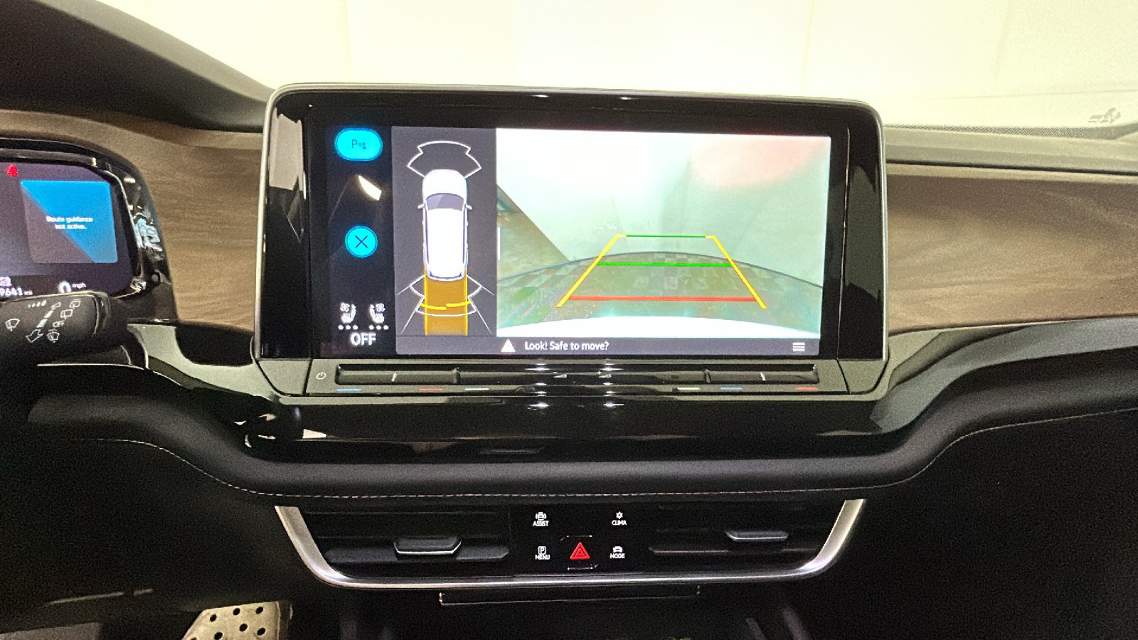 Used 2025 Volkswagen Atlas SE AWD/4WD image 25
