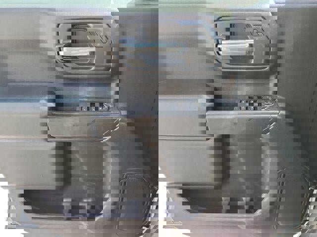 Used 2020 Chevrolet Silverado 1500 Custom w/ Custom Value Package image 15