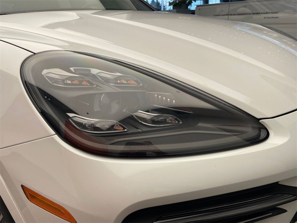 Used 2022 Porsche Cayenne Platinum Edition image 28