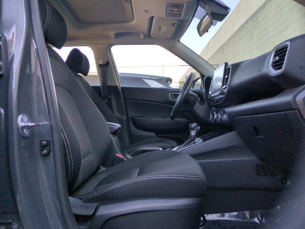 Certified 2025 Hyundai Venue SEL FWD image 11