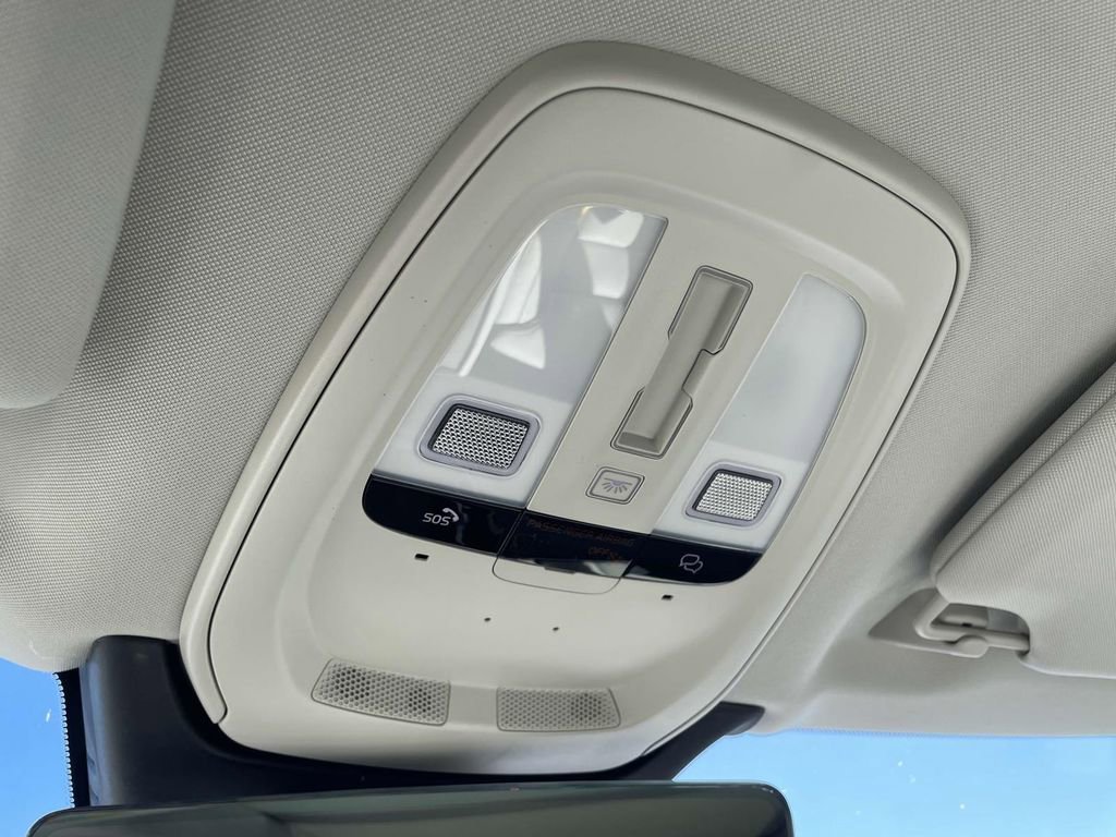 New 2026 Volvo XC90 B6 Ultra w/ Protection Package image 22