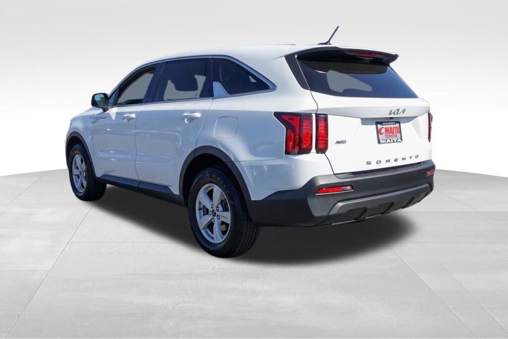 Used 2022 Kia Sorento LX image 6