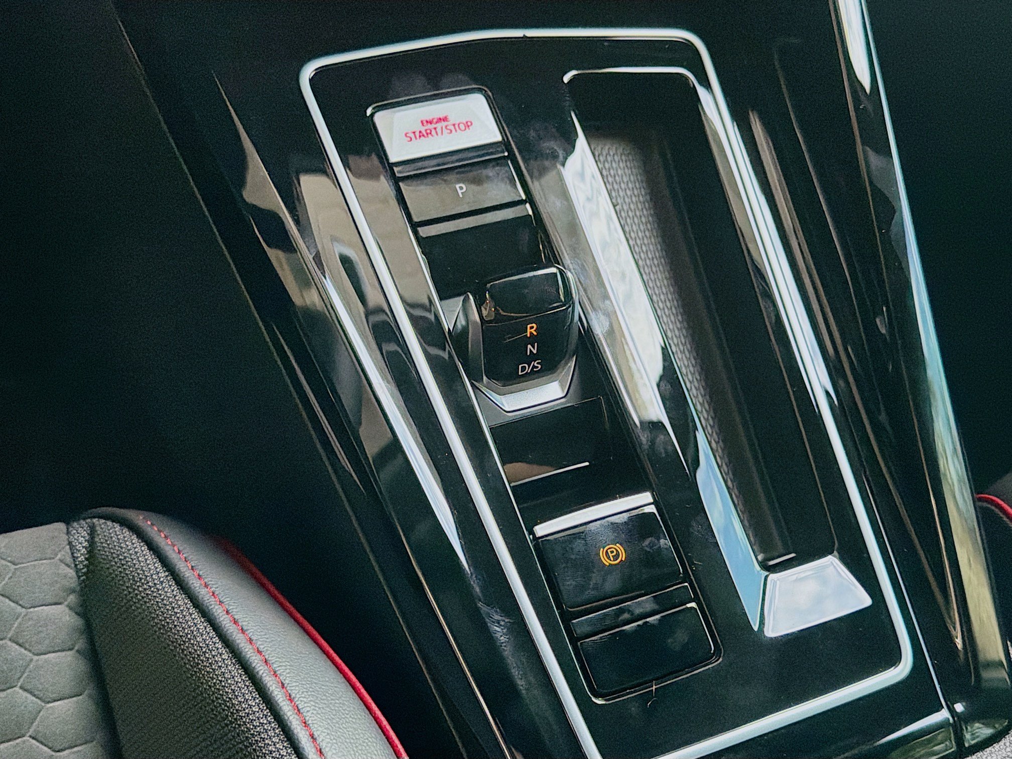 New 2026 Volkswagen GTI SE FWD image 16