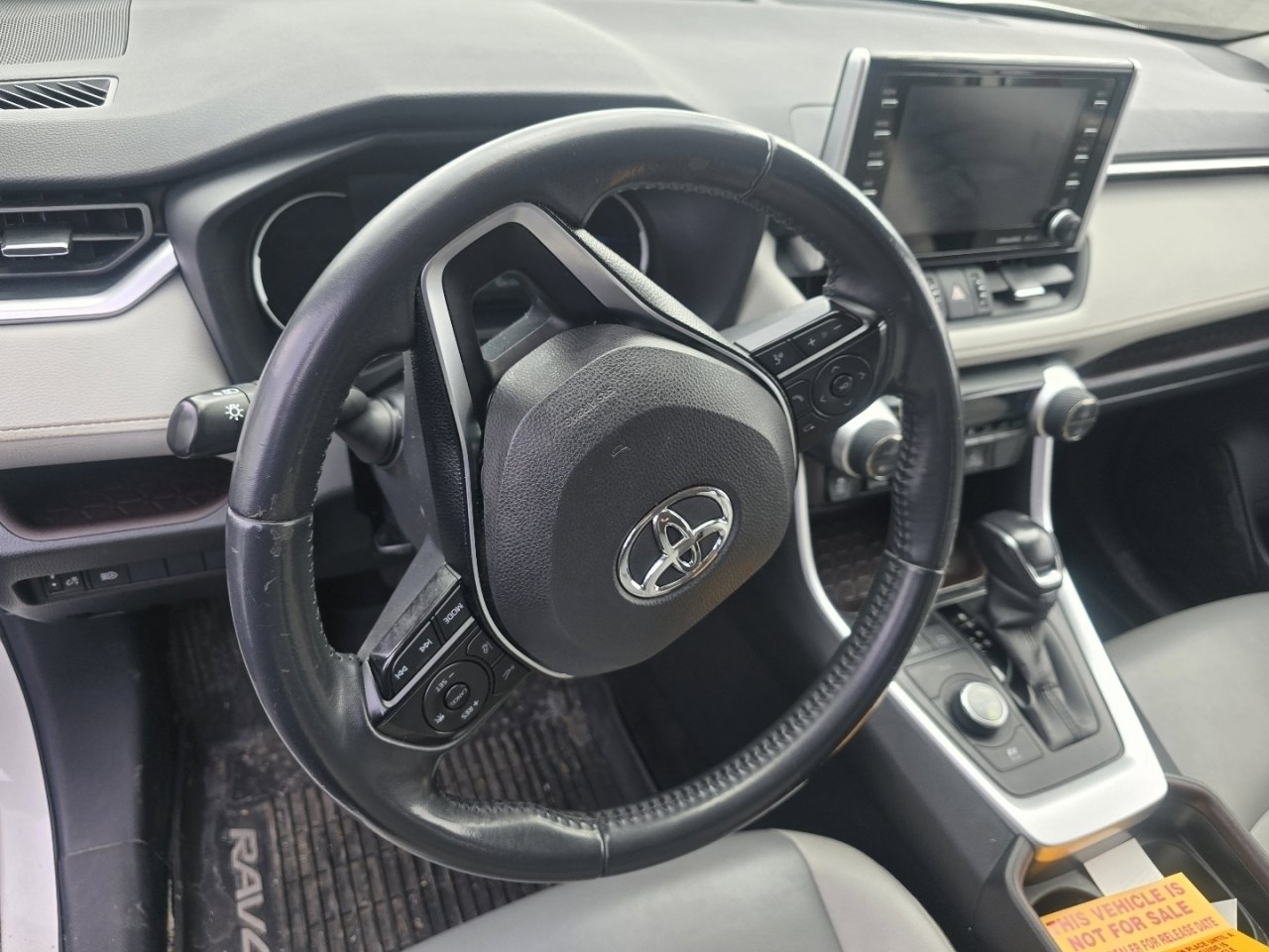 Used 2019 Toyota RAV4 Limited image 15