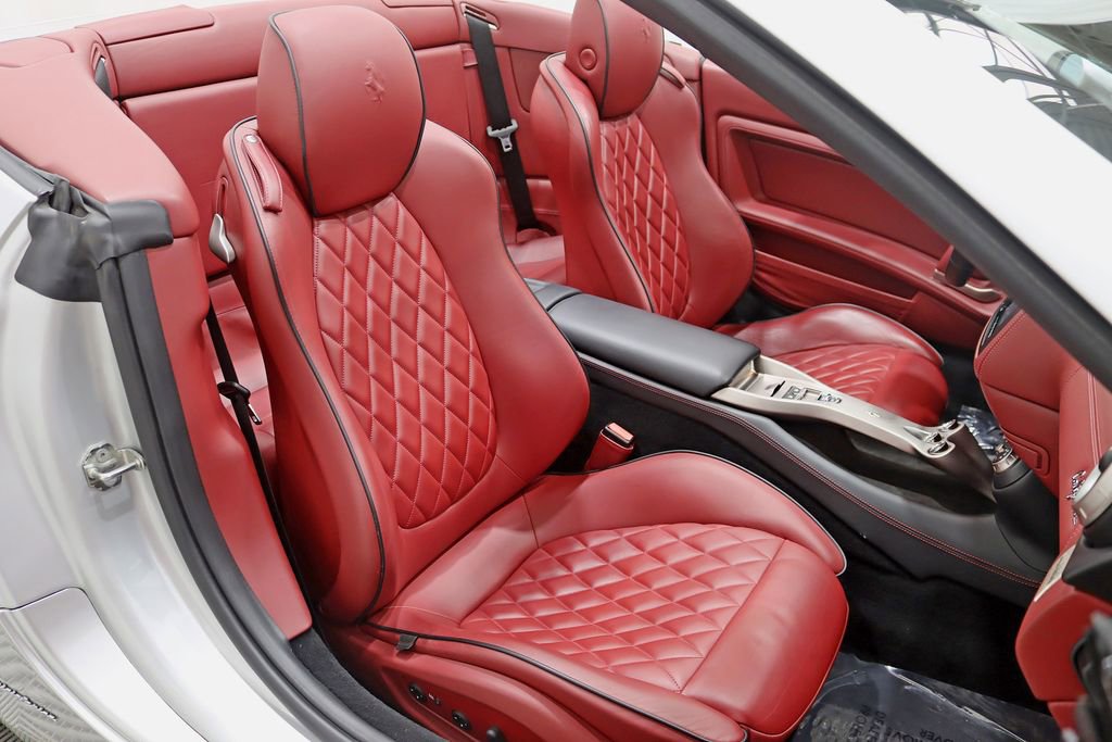 Used 2010 Ferrari California RWD image 26