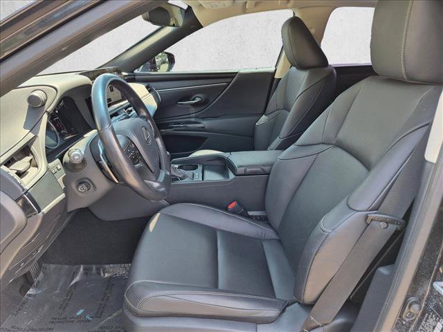 Used 2025 Lexus ES 300h w/ Premium Package FWD image 17