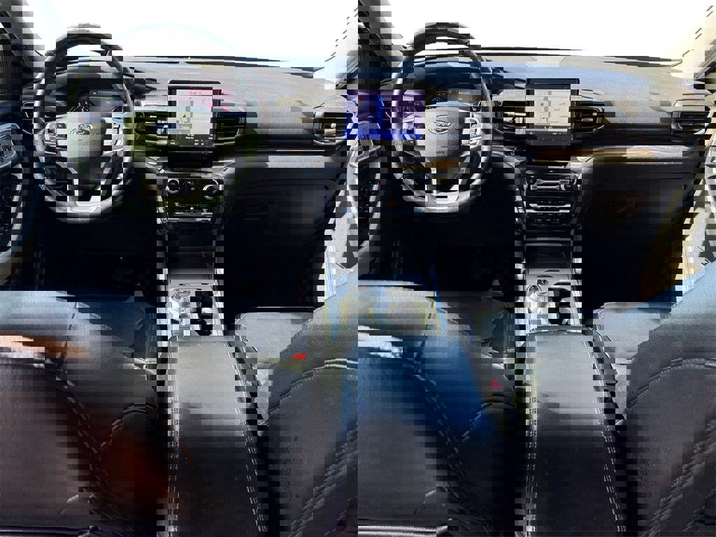 Used 2021 Ford Explorer Limited w/ Equipment Group 301A image 10