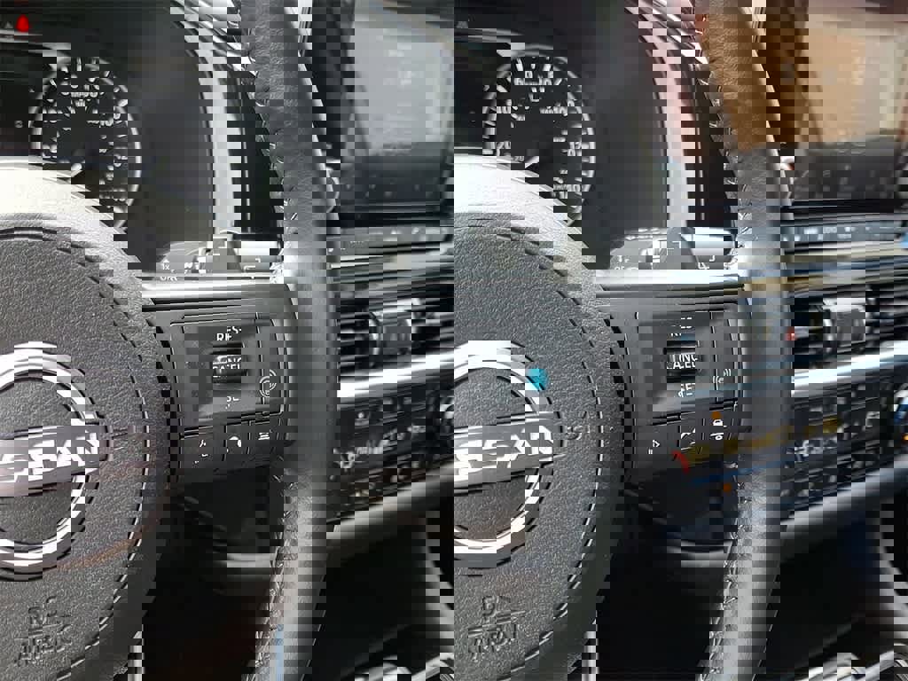 Used 2025 Nissan Pathfinder SV image 23