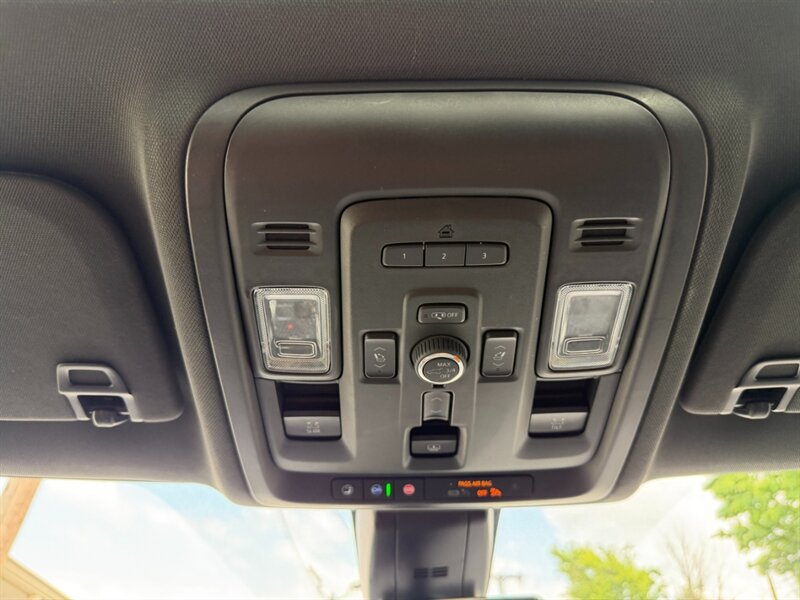 Used 2022 Chevrolet Suburban Premier w/ Premium Package AWD/4WD image 44
