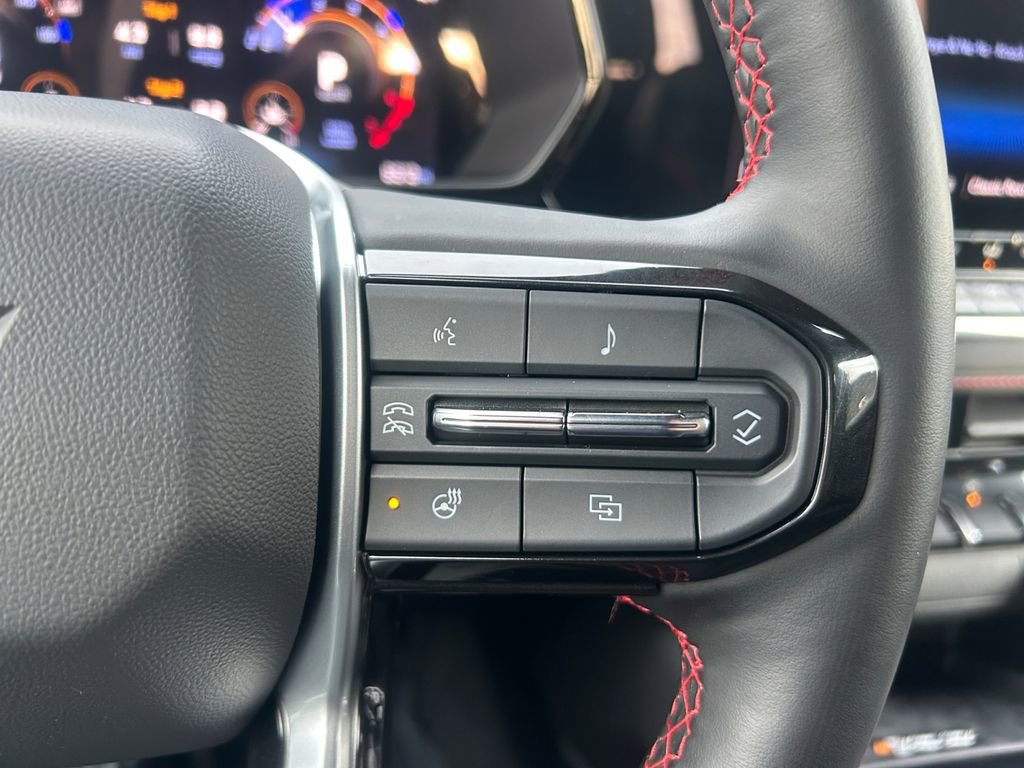 Used 2025 Chevrolet Colorado Z71 w/ Technology Package image 18