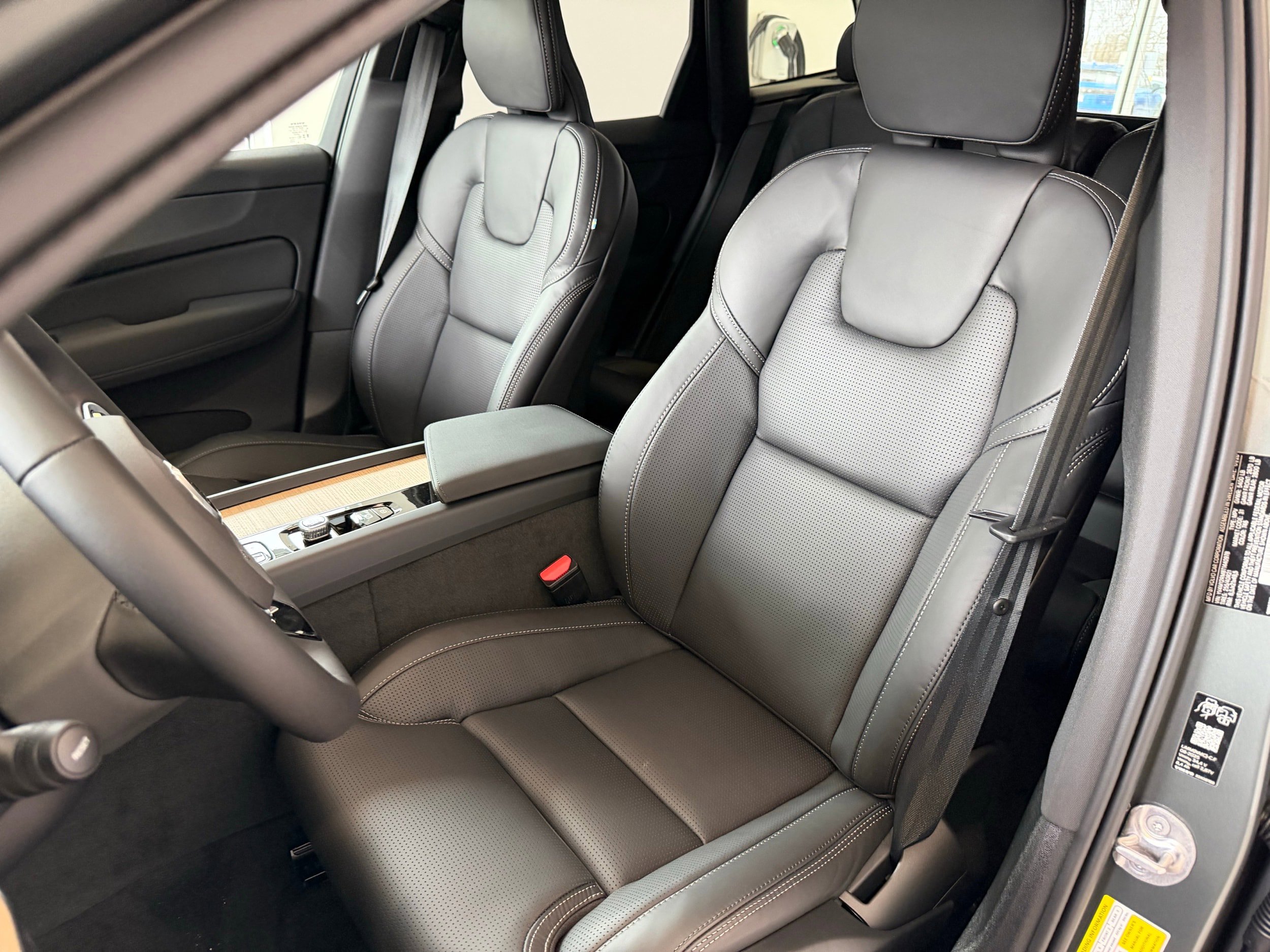 New 2026 Volvo XC60 B5 Ultra w/ Protection Package Premier AWD/4WD image 15
