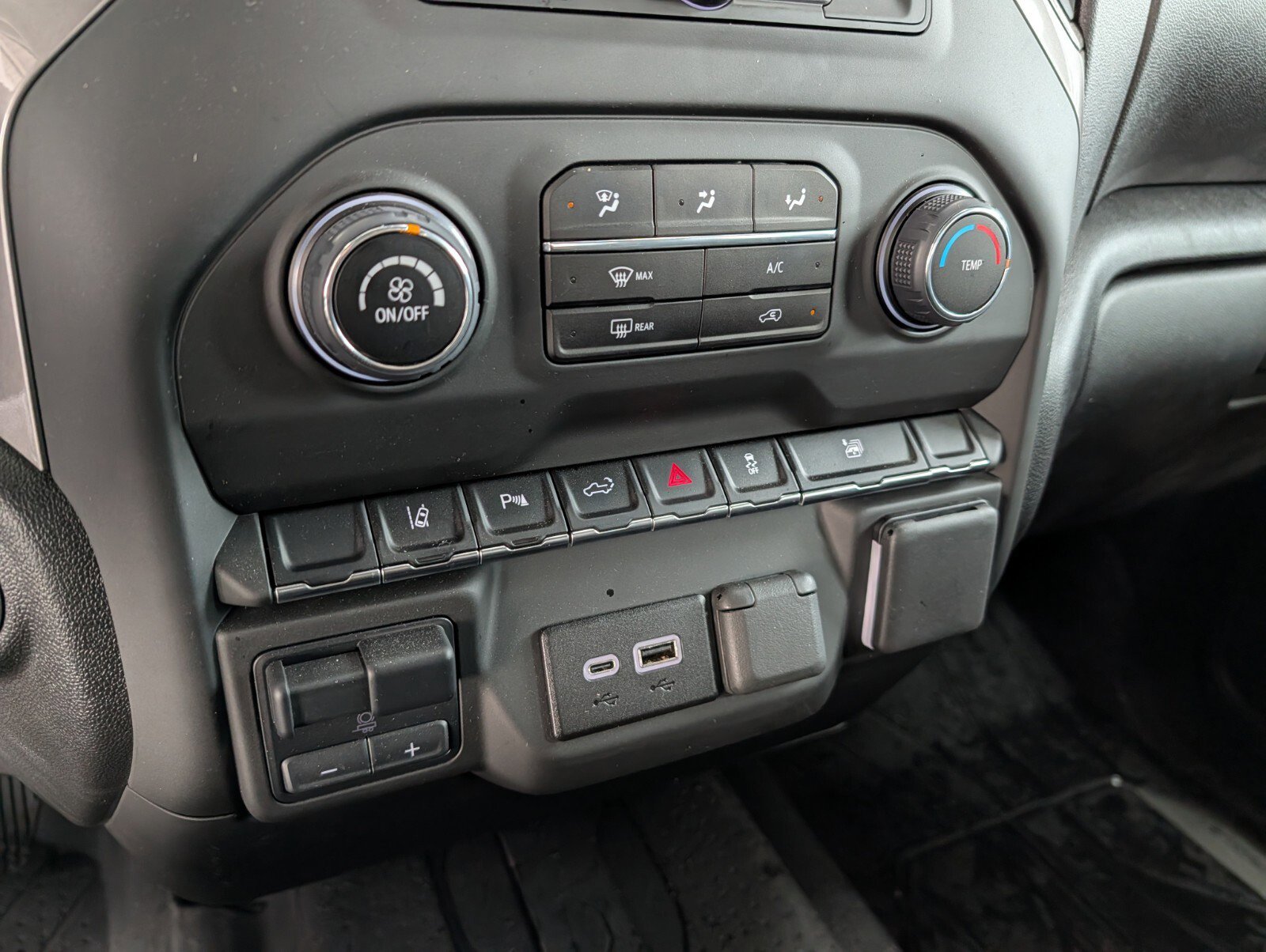 Used 2025 Chevrolet Silverado 2500 Custom w/ Custom Value Package image 22