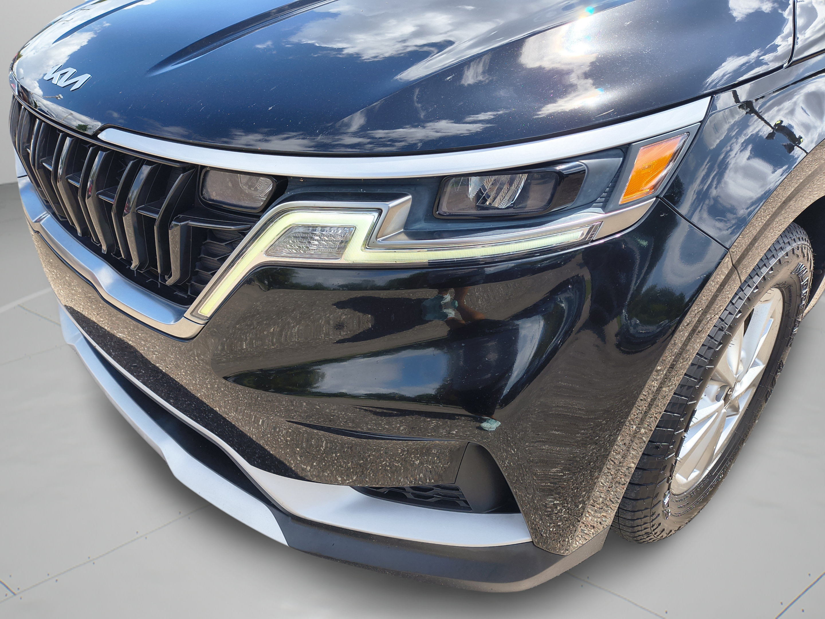 Used 2023 Kia Carnival LX FWD image 33