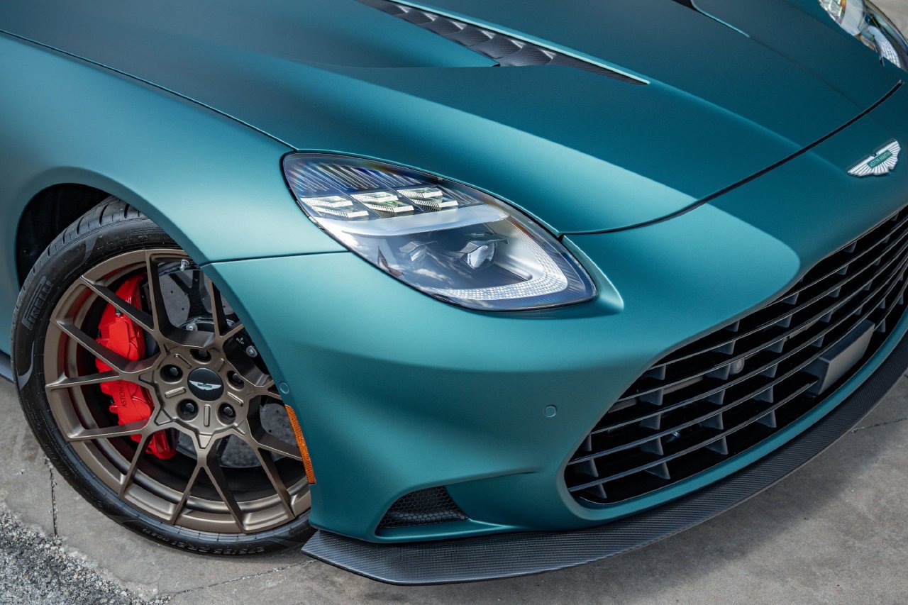 New 2026 Aston Martin Vanquish RWD image 3